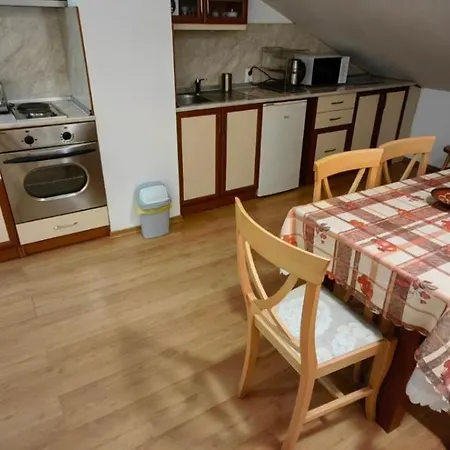 Апартамент Two Bedroom Flat In Magernitsa Банско